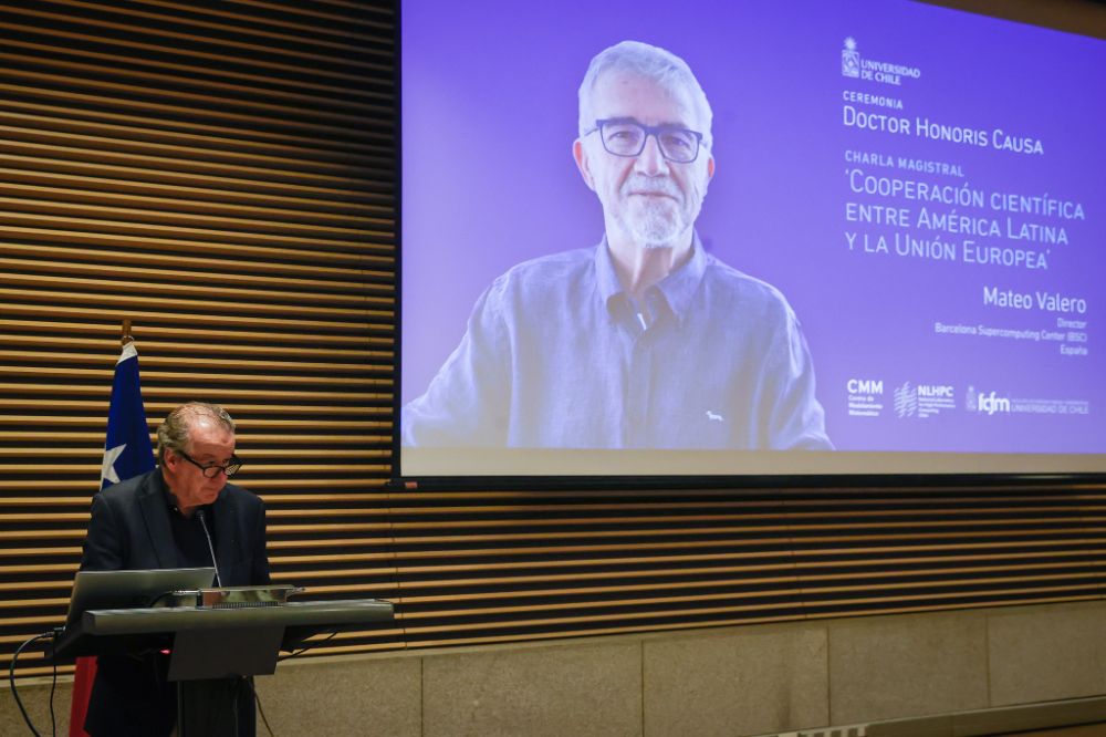 “Me atrevo a decir que este título también representa el agradecimiento de Chile al enorme y valioso apoyo de Mateo Valero al desarrollo de la tecnología avanzada en nuestro país”, indicó el decano de la FCFM, Francisco Martínez.